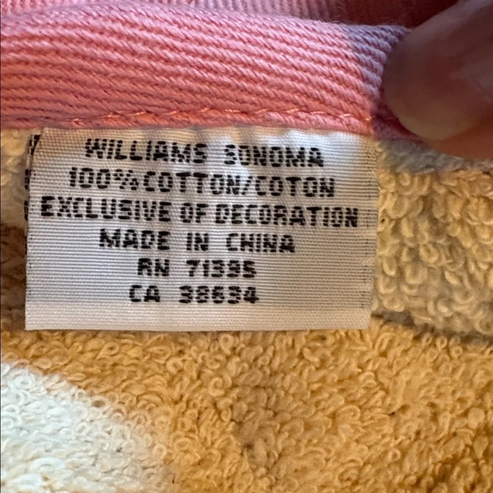 Brand New Williams Sonoma Pink heart oven mitt